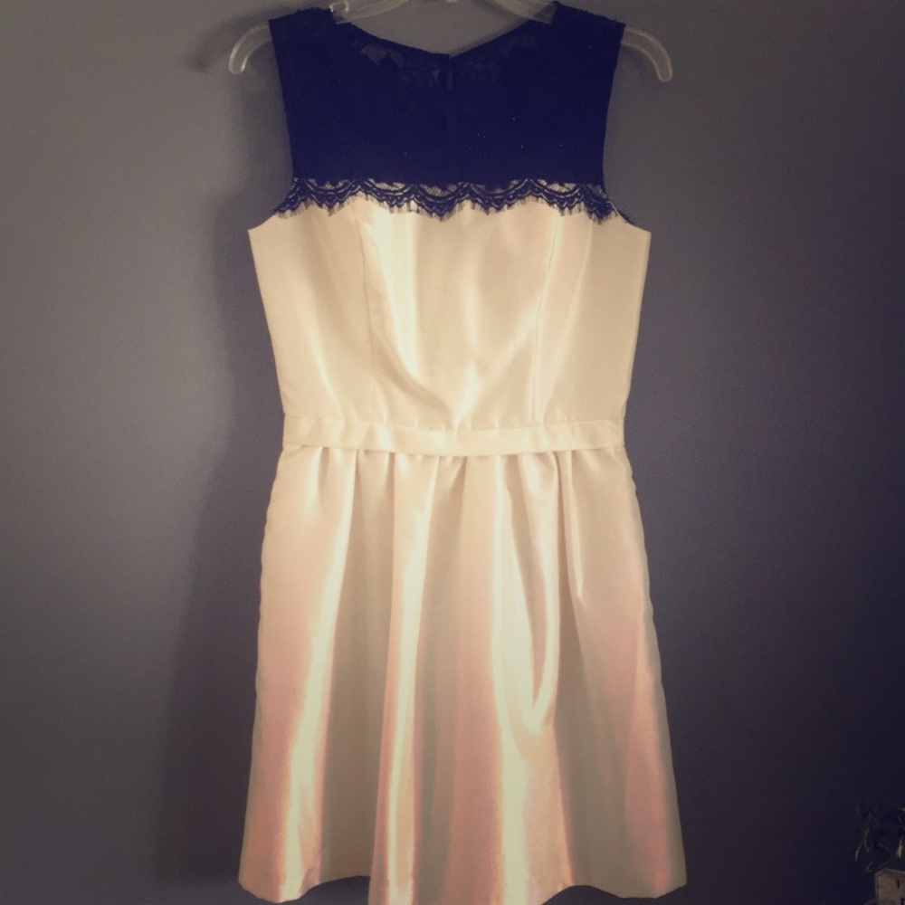 Women's Dress with Lace Detail 🖤☺️🤍